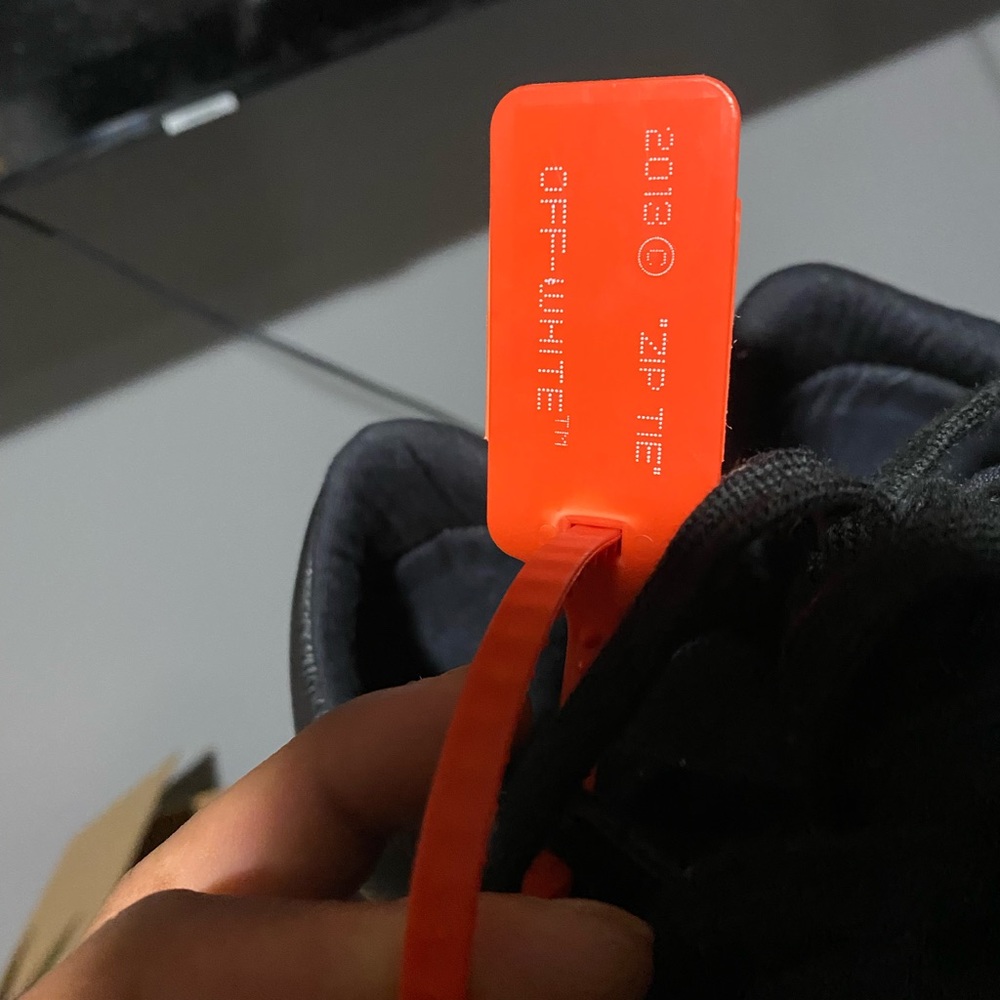 Off White - Picture 10 of 10